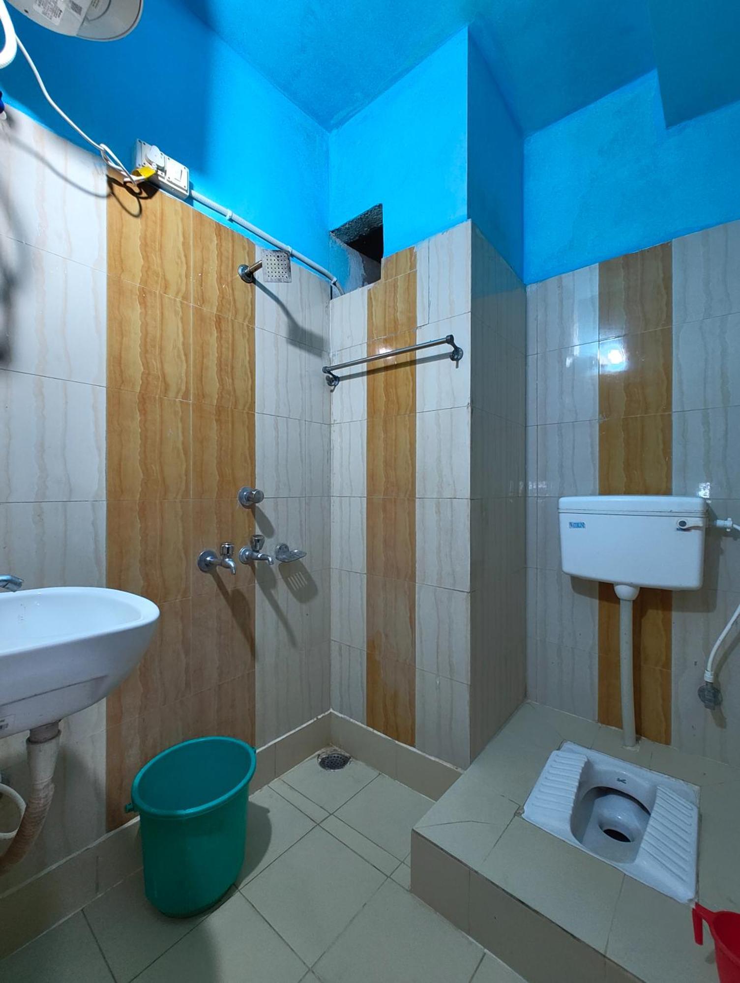 Goroomgo Samrat Palace Puri Near Sea Beach With Parking Facilities - Restaurant Available - Couple Friendly Exteriör bild